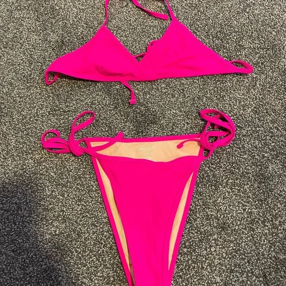 hot pink bikini - Picture 1 of 3